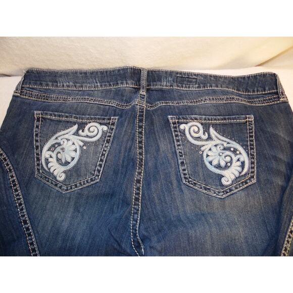 Torrid Womens 45x30.5 Relaxed Boot Cut Stretch Jeans - Picture 3 of 16